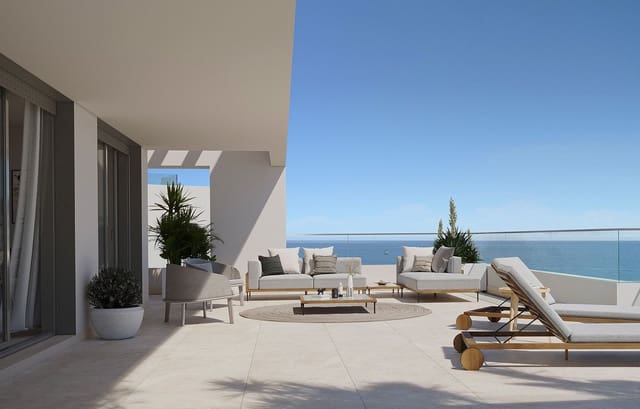 Ático de 2 habitaciones en Estepona en venta con piscina garaje - 585.000 € (Ref: 6989626)