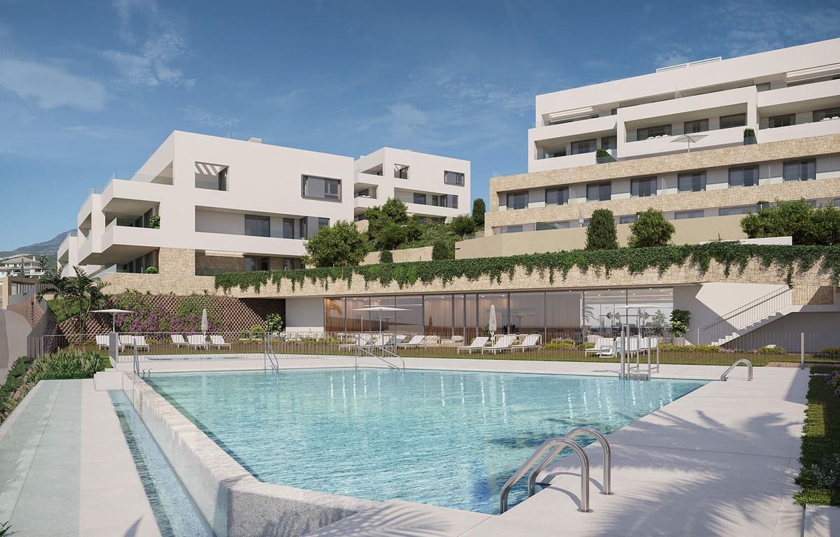 Ático de 2 habitaciones en Estepona en venta con piscina garaje - 585.000 € (Ref: 6989626)