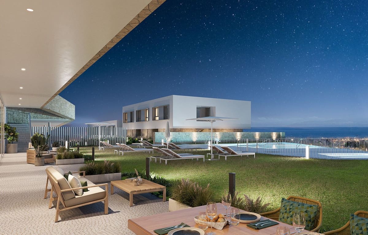 Ático de 2 habitaciones en Estepona en venta con piscina garaje - 585.000 € (Ref: 6989626)