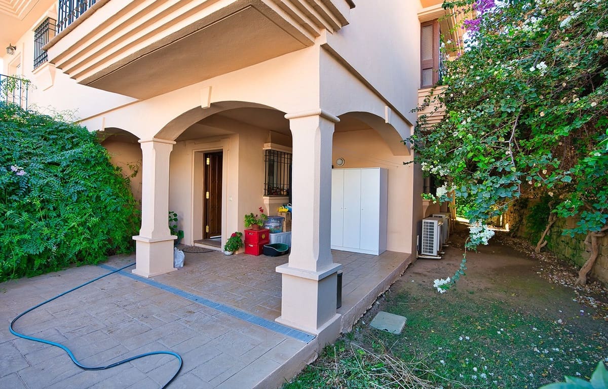 3 soveværelse Semi-Rækkehus til salg i Riviera del Sol med swimmingpool garage - € 685.000 (Ref: 7091206)