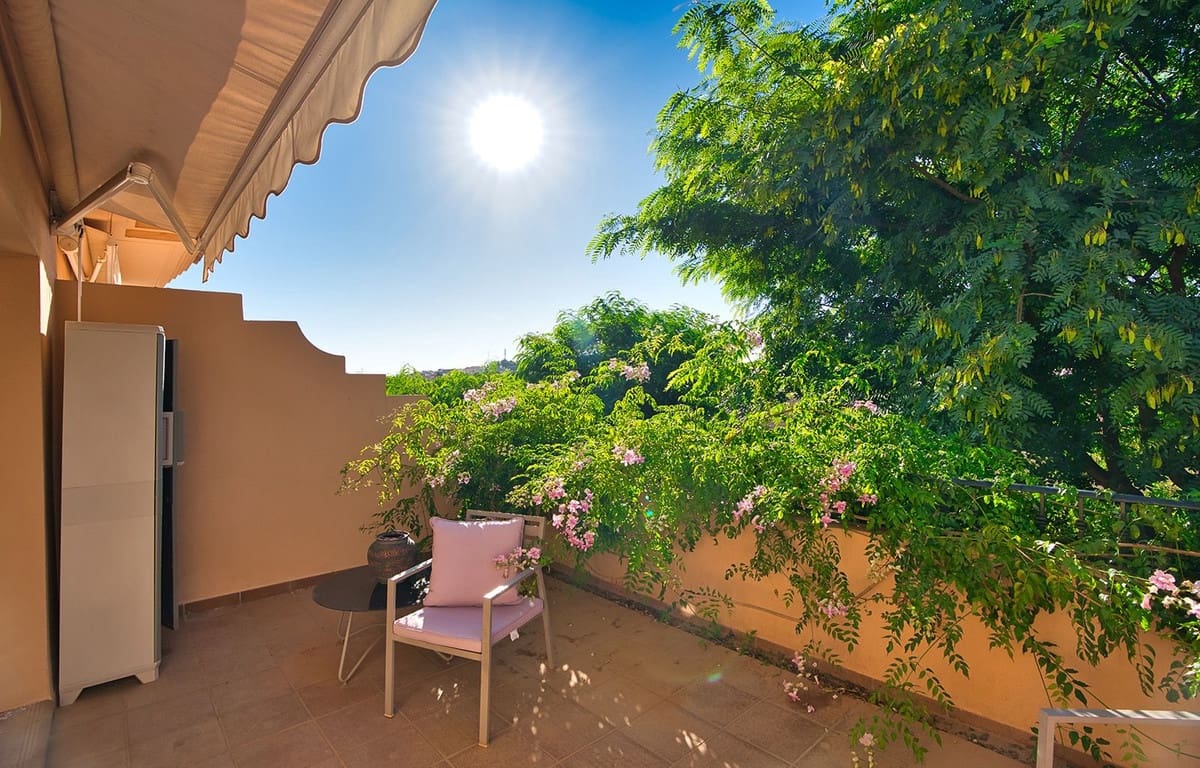 3 soveværelse Semi-Rækkehus til salg i Riviera del Sol med swimmingpool garage - € 685.000 (Ref: 7091206)