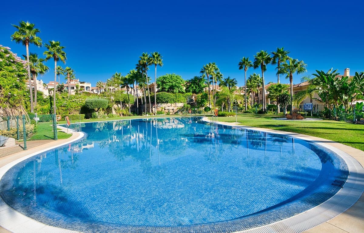 3 chambre Villa/Maison Semi-Mitoyenne à vendre à Riviera del Sol avec piscine garage - 685 000 € (Ref: 7091206)