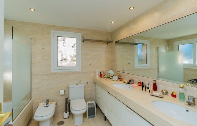 3 sovrum Semi-fristående Villa till salu i Riviera del Sol, Mijas med pool garage - 685 000 € (Ref: 7091206)