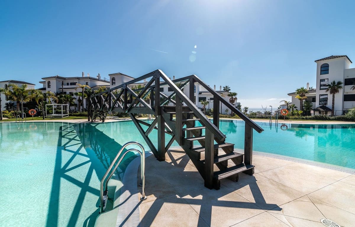 2 quarto Penthouse para venda em Estepona com piscina garagem - 860 783 € (Ref: 7131989)