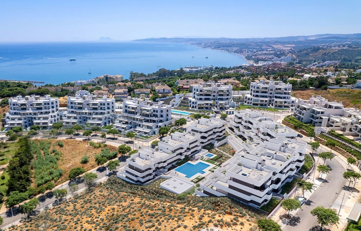 2 bedroom Apartment for sale in Estepona with pool garage - € 480,000 (Ref: 7233727)