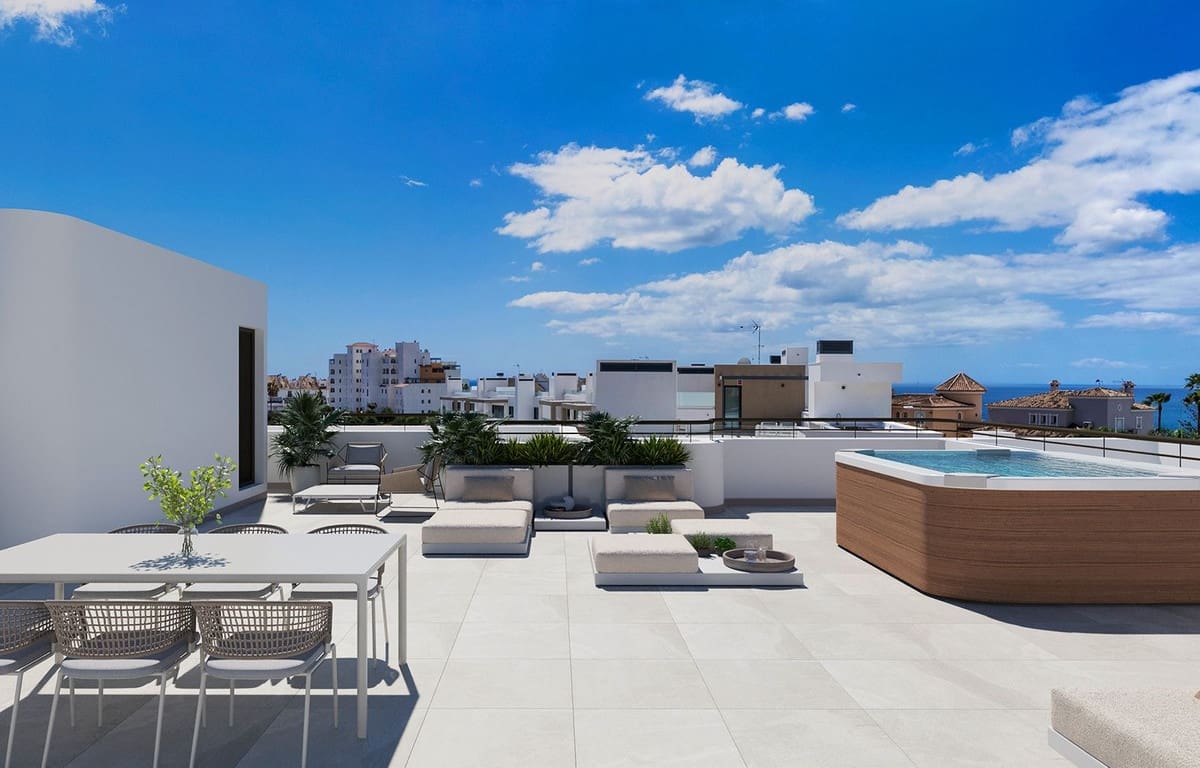 2 bedroom Apartment for sale in Estepona with pool garage - € 480,000 (Ref: 7233727)