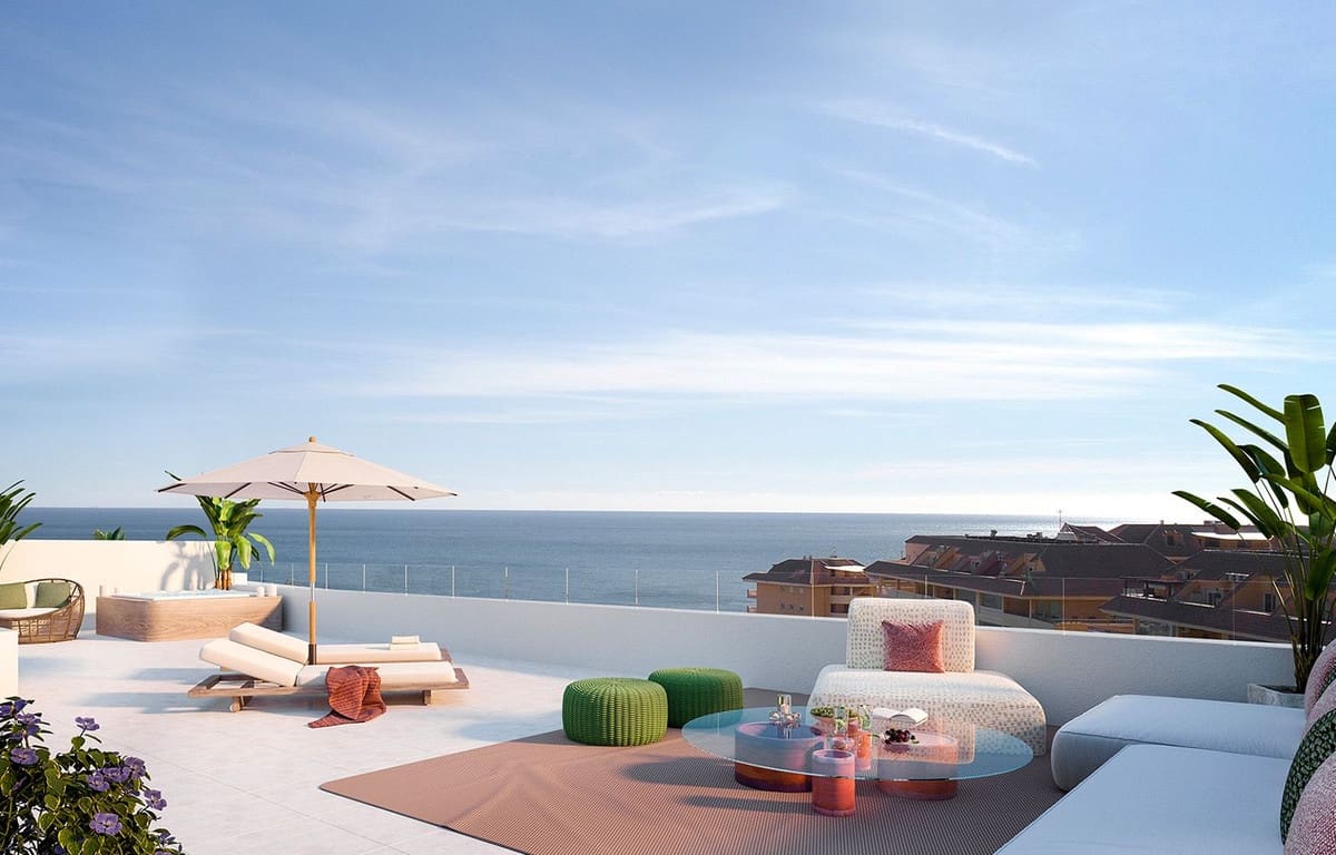 2 bedroom Beach Apartment for sale in Benalmadena with pool garage - € 580,000 (Ref: 7430203)