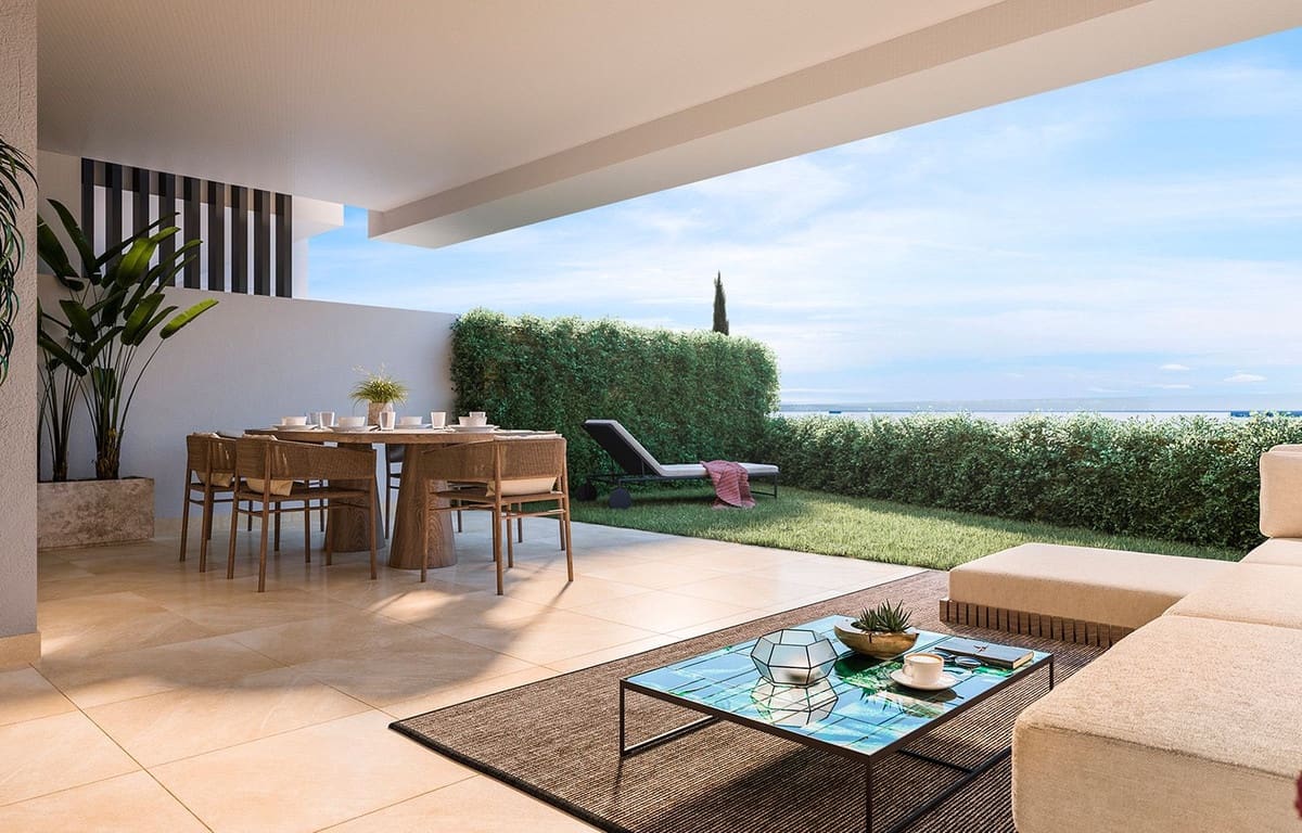 2 bedroom Beach Apartment for sale in Benalmadena with pool garage - € 567,000 (Ref: 7430203)