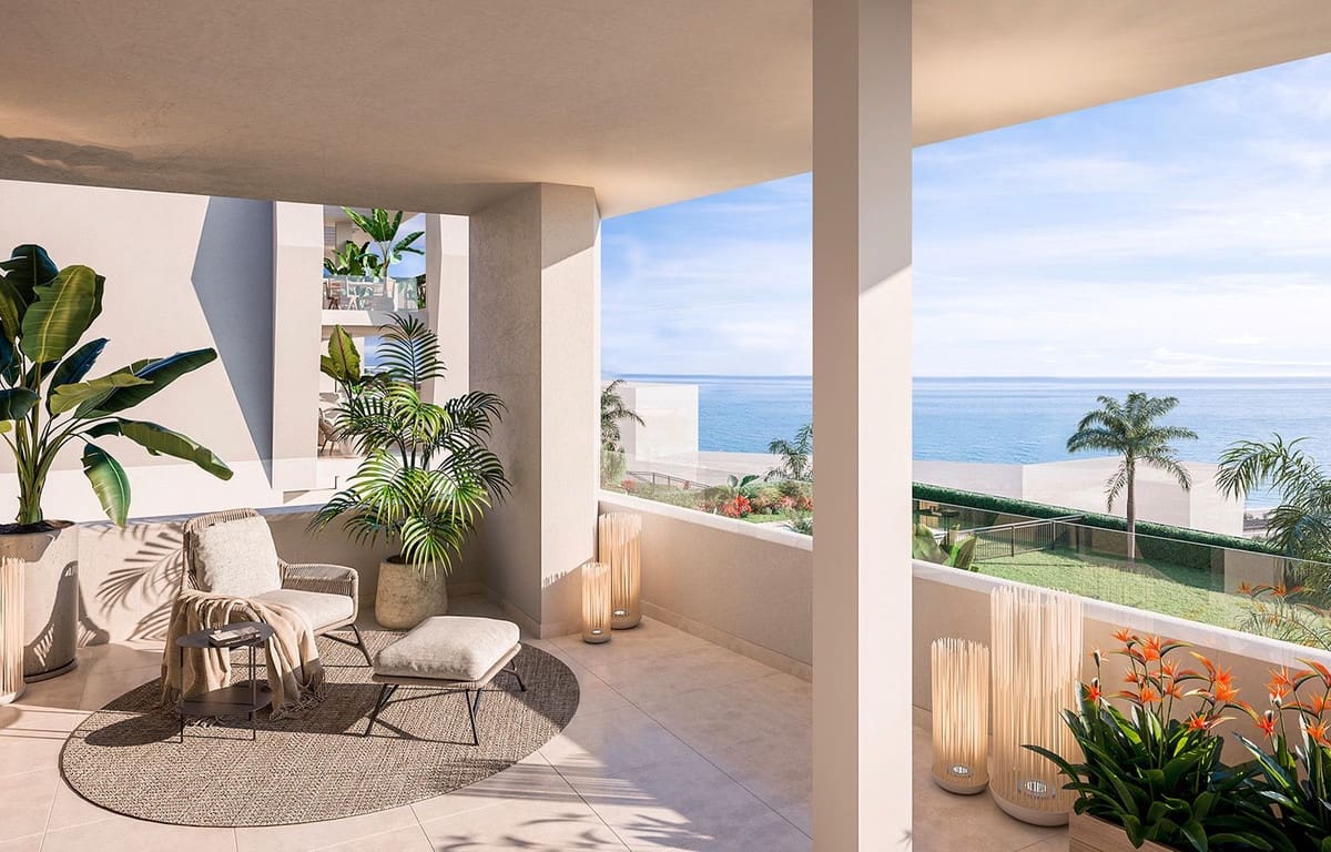 2 bedroom Beach Apartment for sale in Benalmadena with pool garage - € 567,000 (Ref: 7430203)