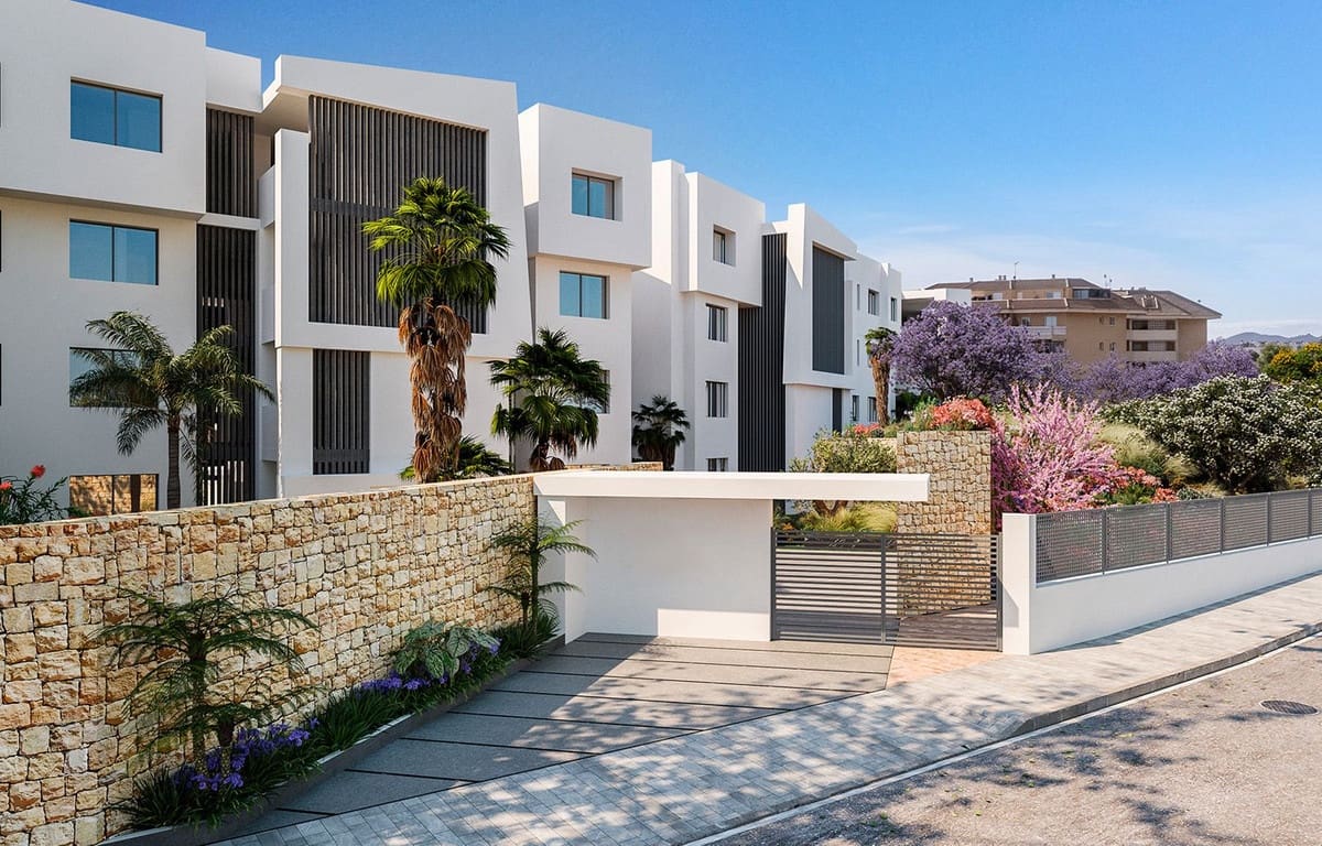 2 bedroom Beach Apartment for sale in Benalmadena with pool garage - € 567,000 (Ref: 7430203)