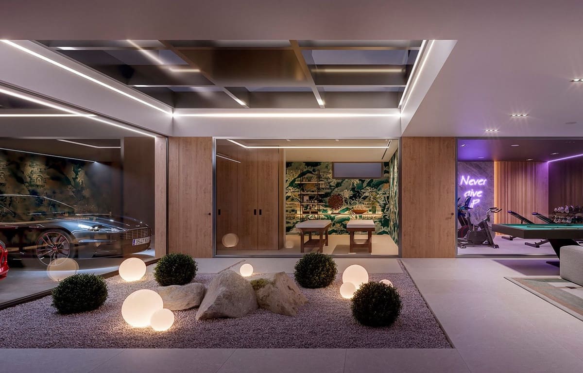 4 bedroom Villa for sale in Estepona with pool garage - € 14,100,000 (Ref: 7499551)