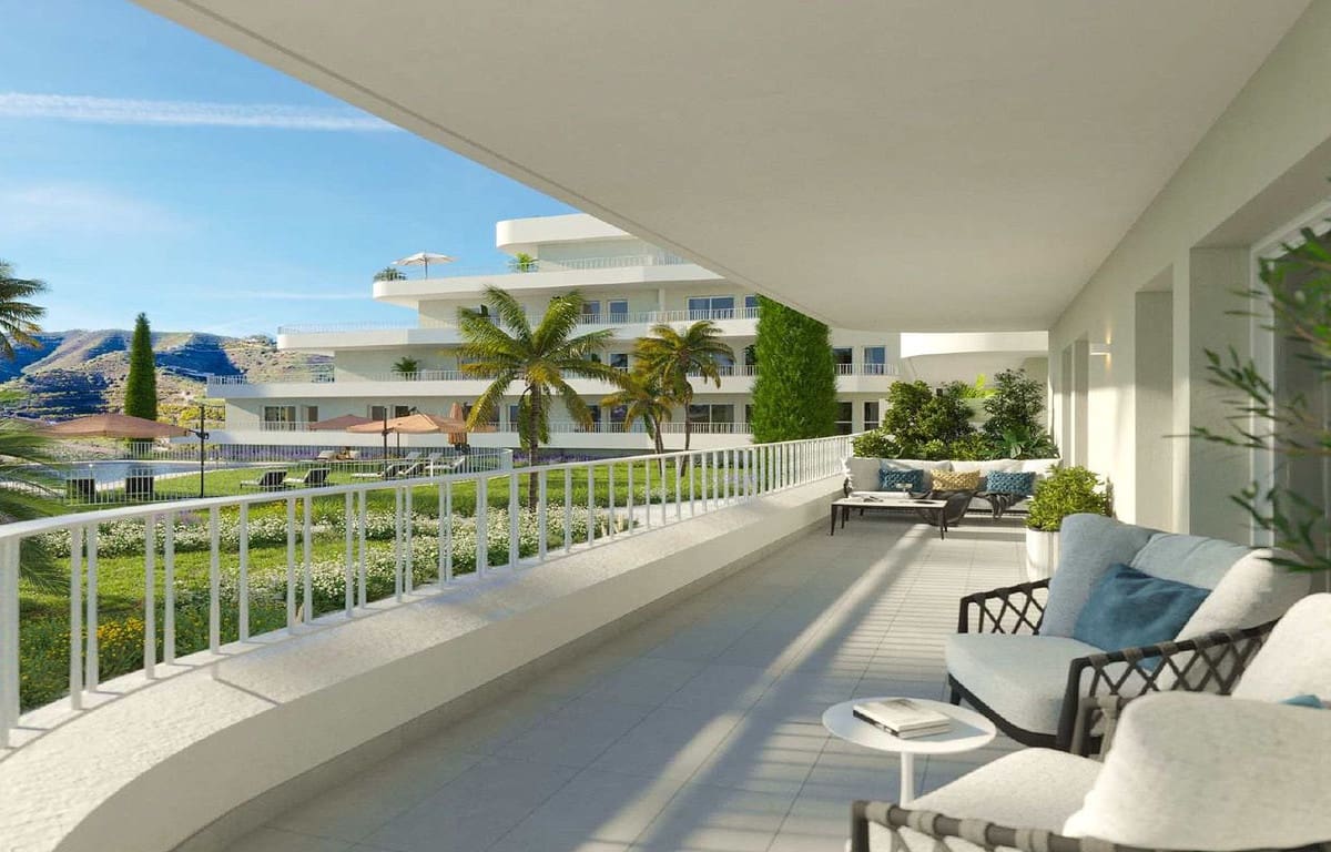 2 bedroom Penthouse for sale in Fuengirola with pool garage - € 439,950 (Ref: 7520568)