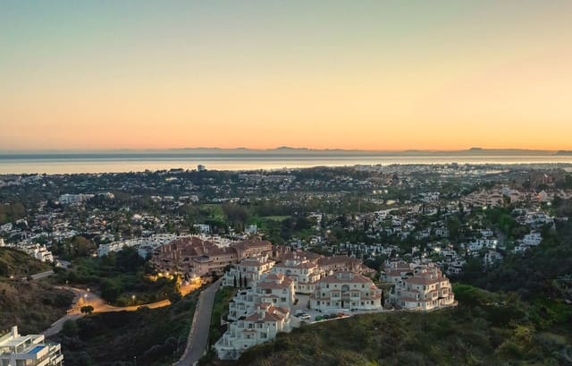 2 bedroom Apartment for sale in Nueva Andalucia, Marbella with pool garage - € 497,500 (Ref: 7550965)