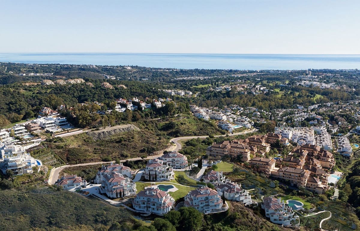 2 bedroom Penthouse for sale in Nueva Andalucia with pool garage - € 571,500 (Ref: 7550967)