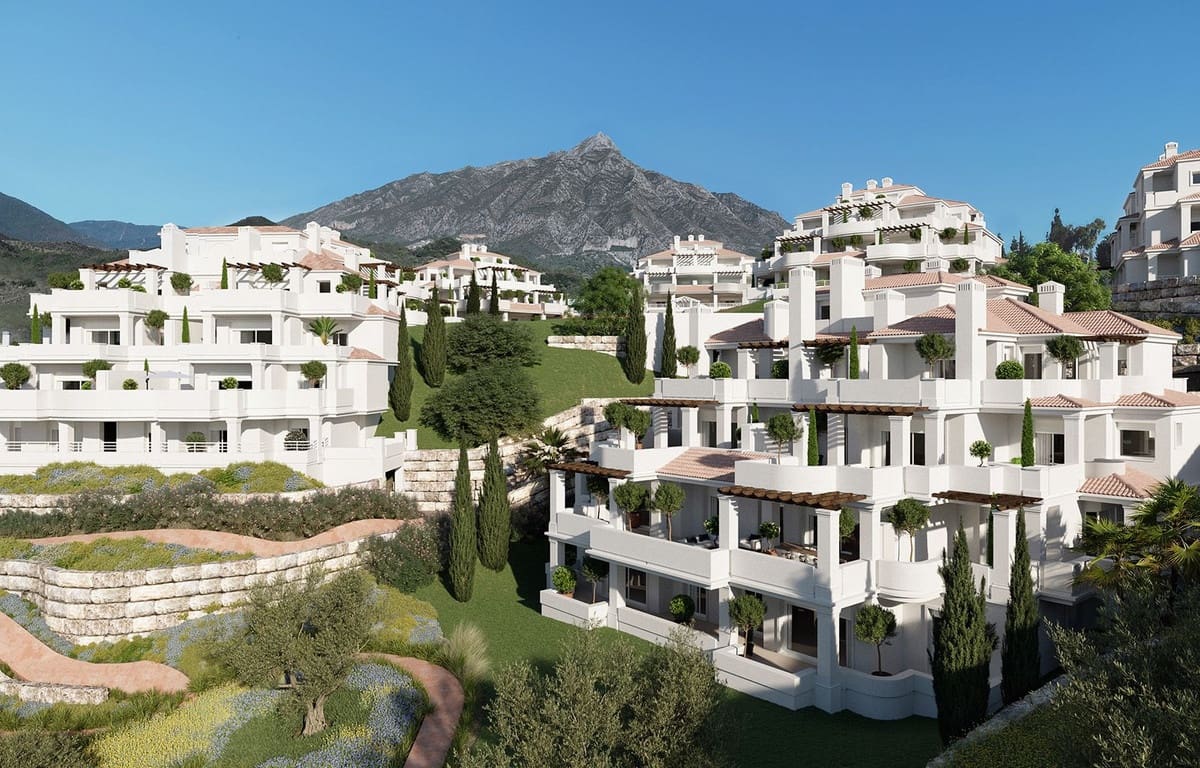 2 makuuhuone Kattohuoneisto myytävänä paikassa Nueva Andalucia mukana uima-altaan 
autotalli - 571 500 € (Ref: 7550967)