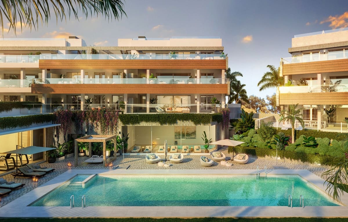 2 soverom Penthouse til salgs i Los Monteros med svømmebasseng garasje - € 1 020 000 (Ref: 7553189)