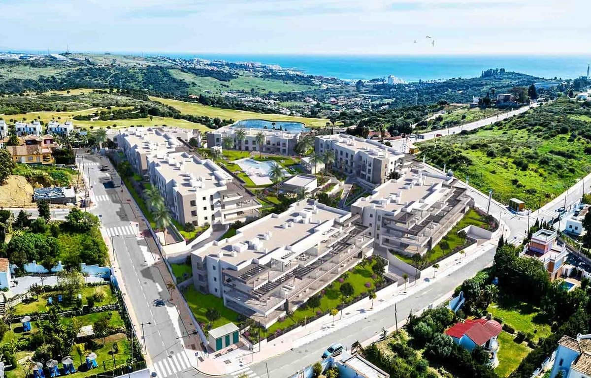 3 bedroom Apartment for sale in Estepona with pool garage - € 385,000 (Ref: 7601650)