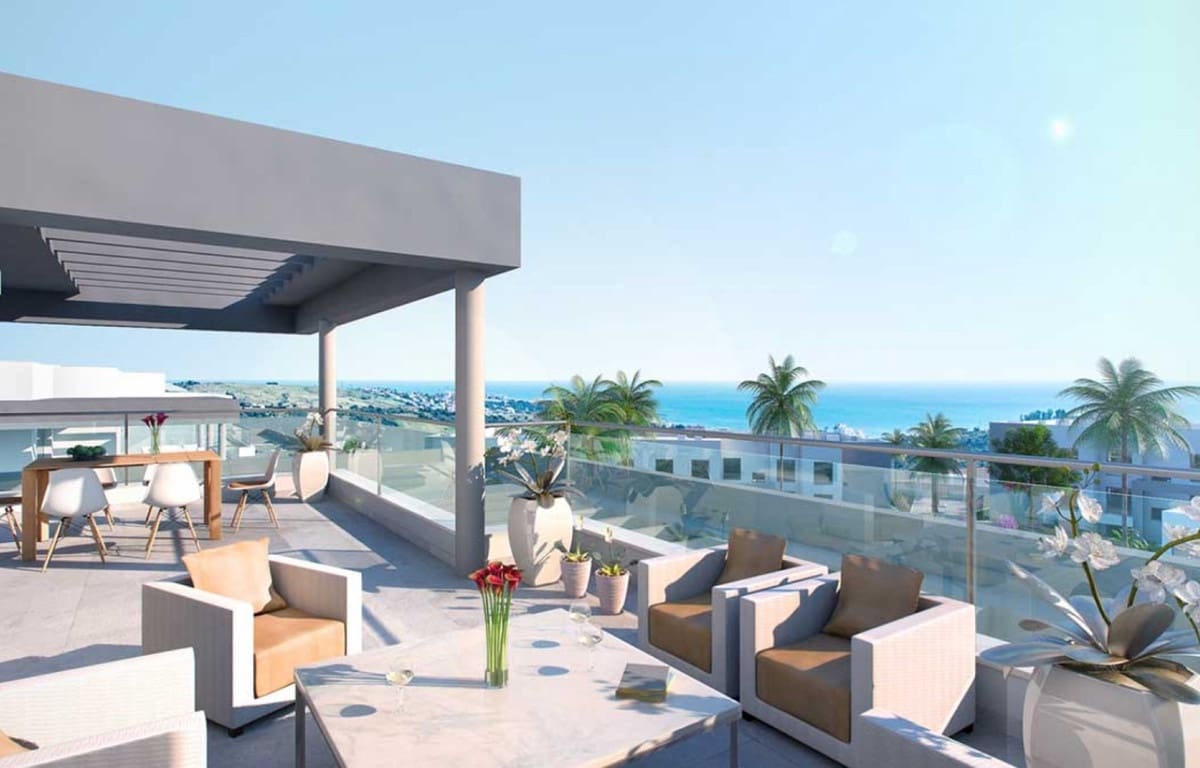 Apartamento de 3 habitaciones en Estepona en venta con piscina garaje - 385.000 € (Ref: 7601650)