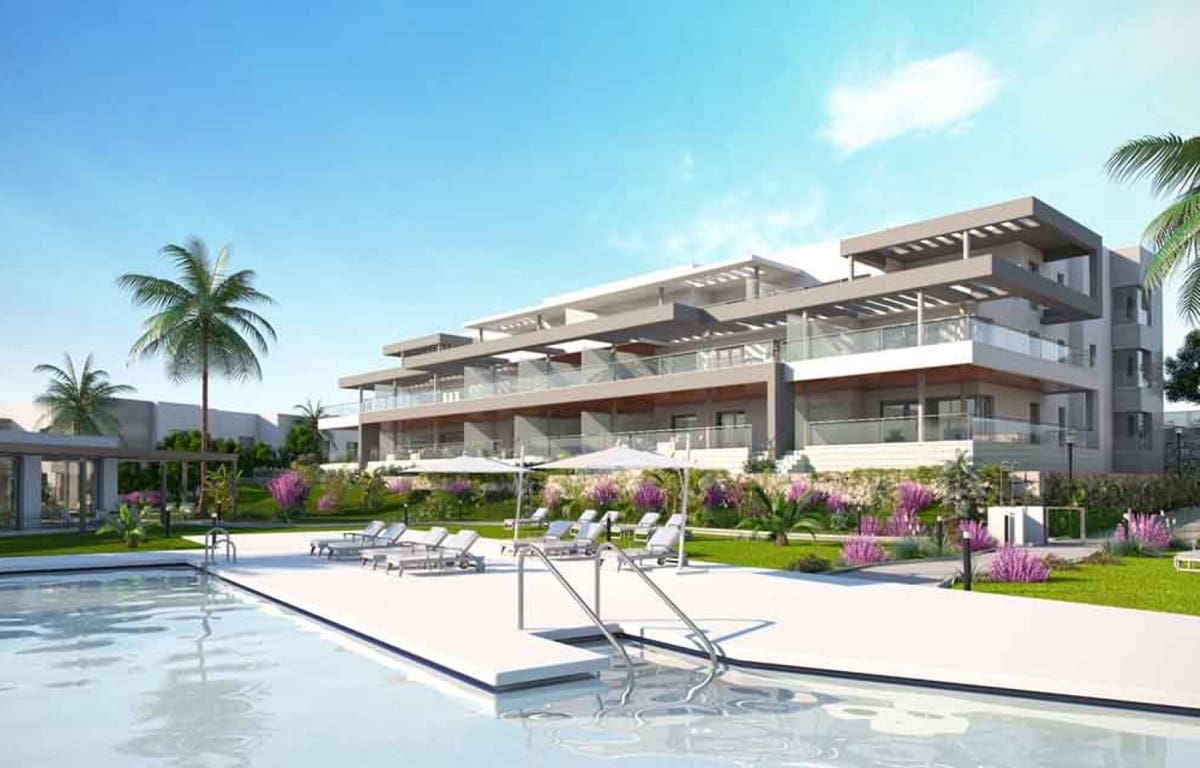 Apartamento de 3 habitaciones en Estepona en venta con piscina garaje - 385.000 € (Ref: 7601650)
