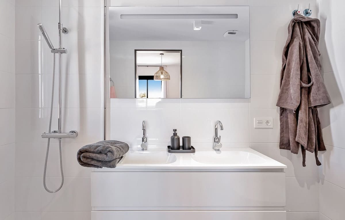 2 bedroom Apartment for sale in La Cala de Mijas with pool garage - € 335,000 (Ref: 7629489)