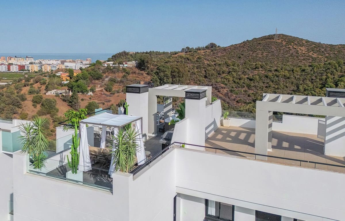 2 bedroom Apartment for sale in La Cala de Mijas with pool garage - € 339,000 (Ref: 7629489)