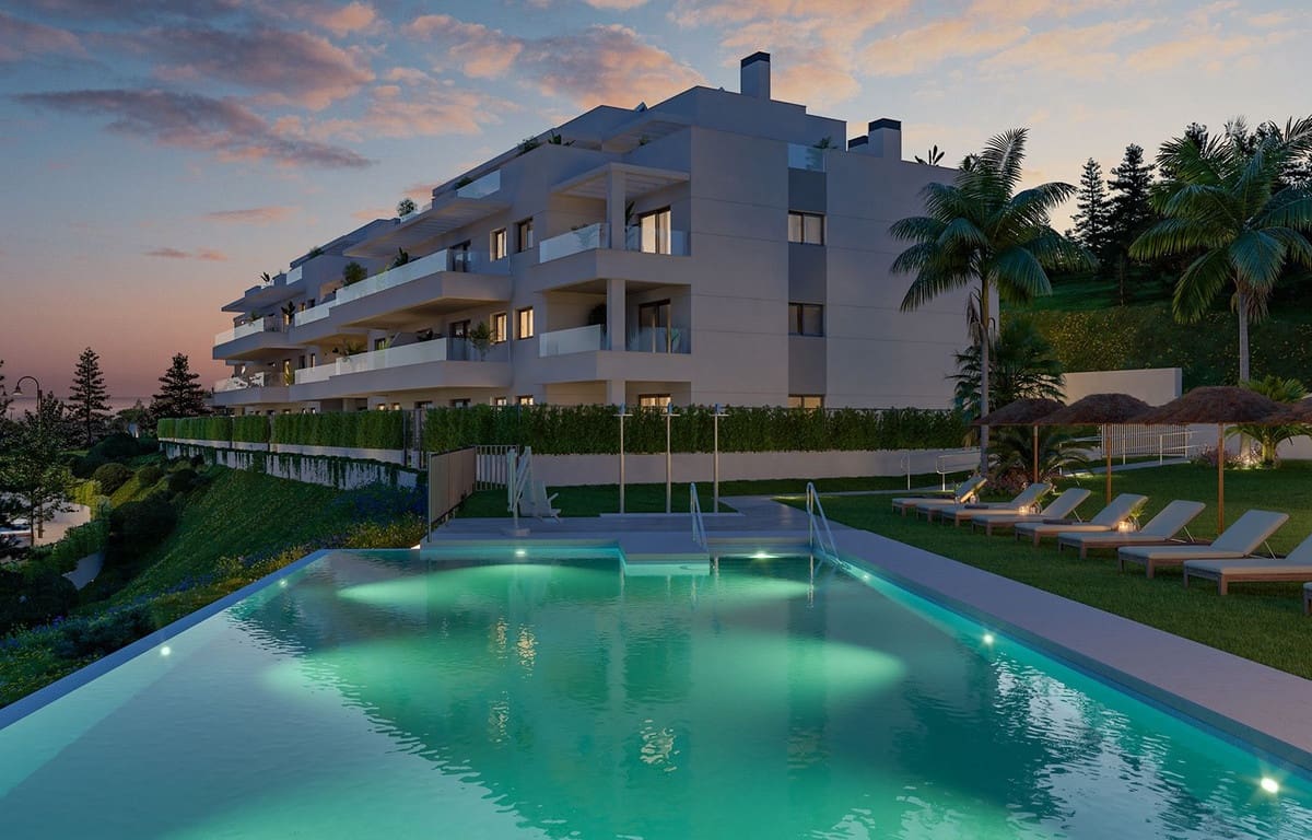 2 bedroom Beach Apartment for sale in La Cala de Mijas with pool garage - € 430,700 (Ref: 7677579)