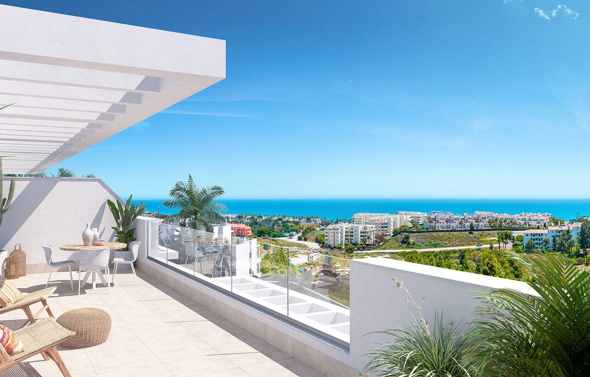 2 bedroom Beach Apartment for sale in La Cala de Mijas with pool garage - € 430,700 (Ref: 7677579)