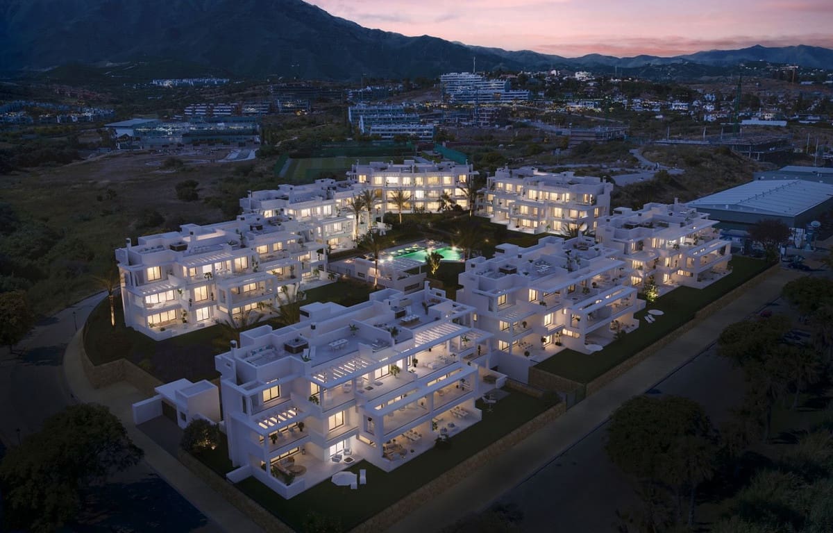 3 bedroom Apartment for sale in Estepona with pool garage - € 725,000 (Ref: 7705814)