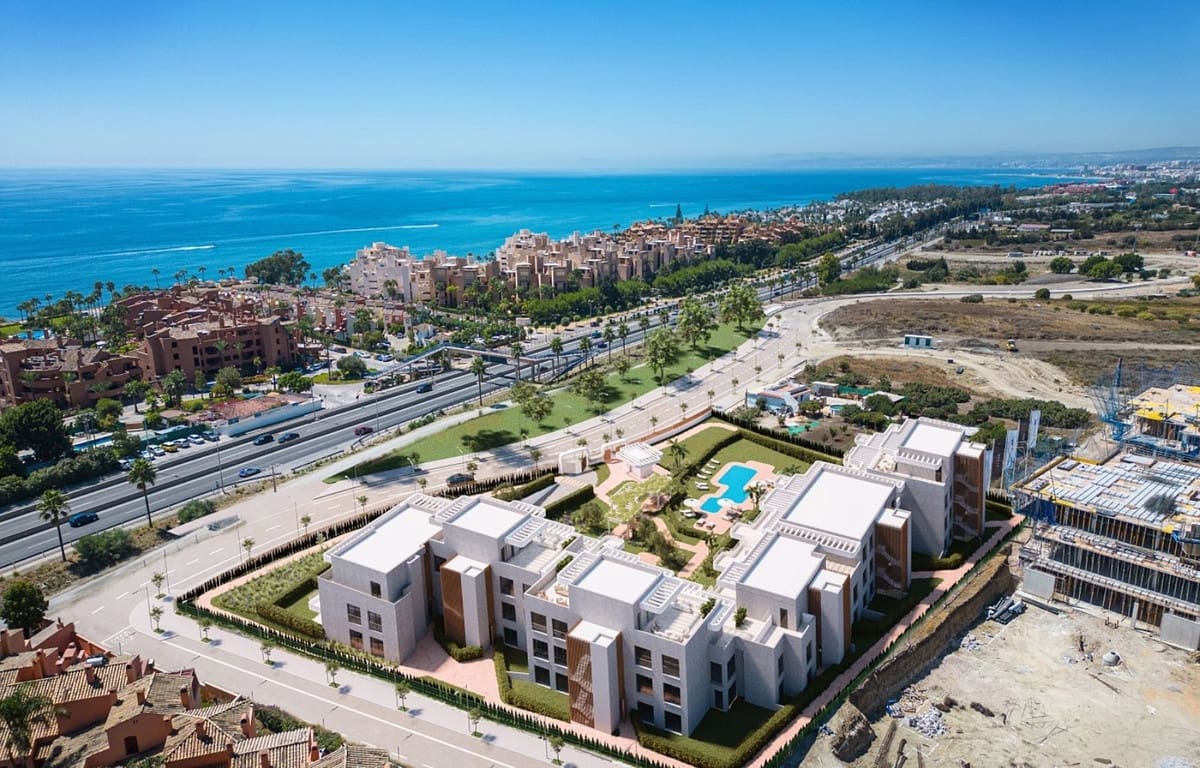 2 bedroom Apartment for sale in Estepona with pool garage - € 497,000 (Ref: 7759208)