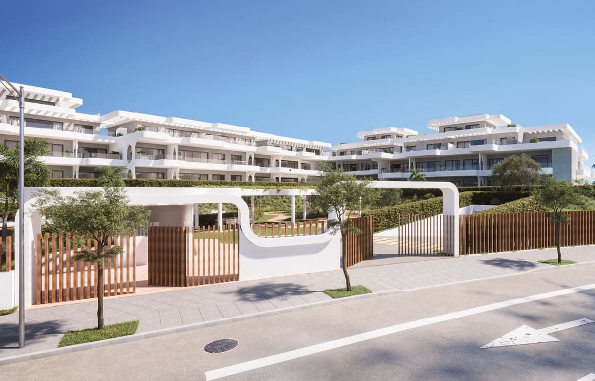 Ático de 4 habitaciones en Estepona en venta con piscina garaje - 949.000 € (Ref: 7759210)