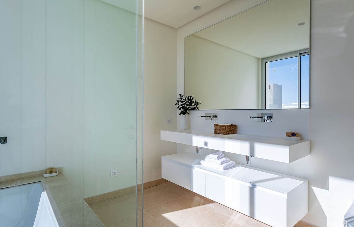 2 bedroom Apartment for sale in Benahavis with pool garage - € 830,000 (Ref: 7765577)