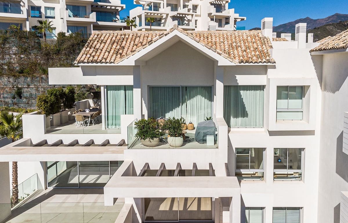 2 soverom Leilighet til salgs i Benahavis med svømmebasseng garasje - € 840 000 (Ref: 7765577)