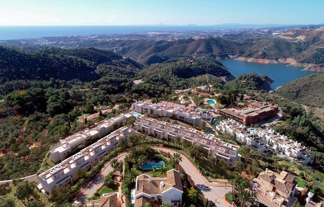 3 chambre Penthouse à vendre à Istán avec piscine garage - 580 000 € (Ref: 7770945)