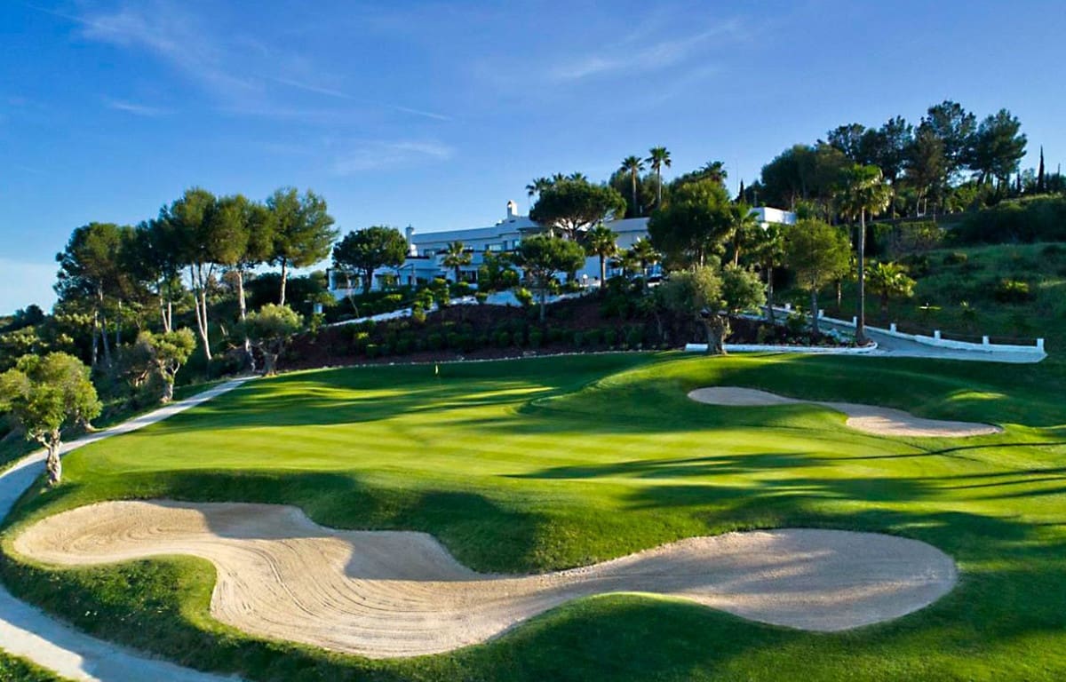 2 bedroom Apartment for sale in Estepona with pool garage - € 430,000 (Ref: 7787106)