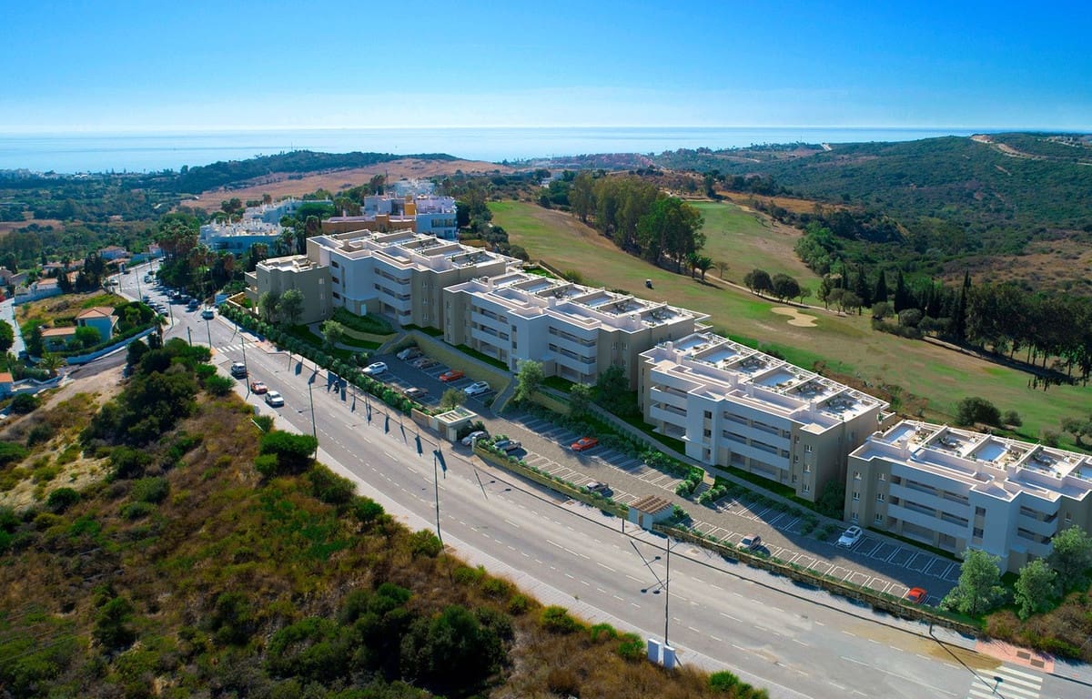 2 bedroom Apartment for sale in Estepona with pool garage - € 430,000 (Ref: 7787106)