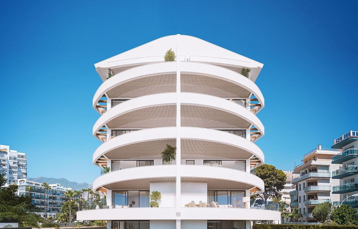 2 bedroom Beach Apartment for sale in Benalmadena Costa with pool garage - € 1,038,000 (Ref: 7788714)