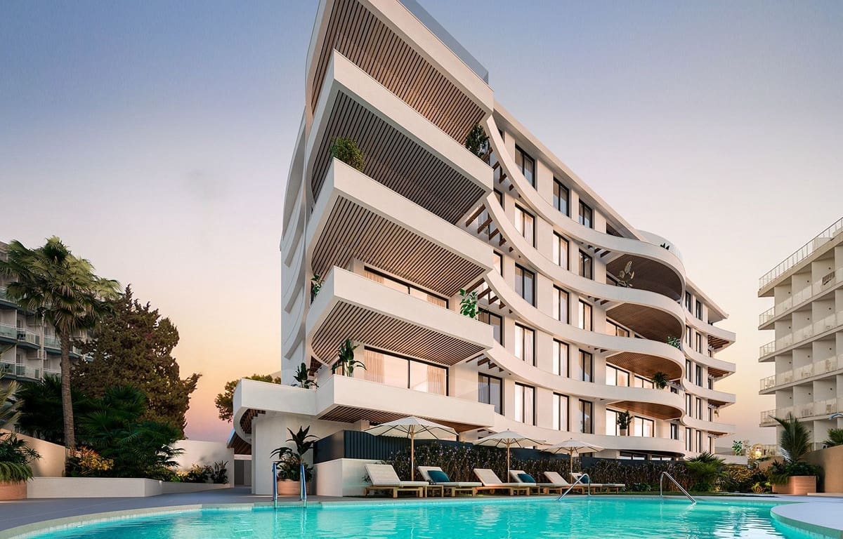 2 bedroom Beach Apartment for sale in Benalmadena Costa with pool garage - € 1,038,000 (Ref: 7788714)