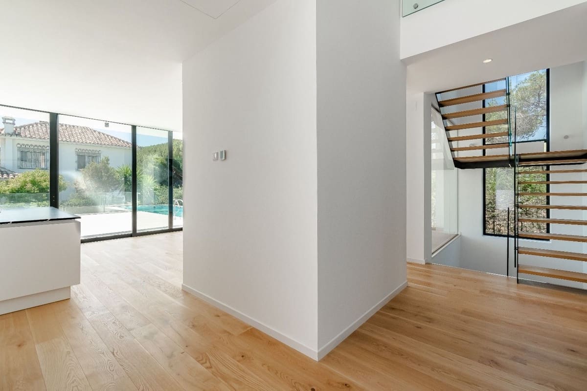 6 bedroom Villa for sale in Marbesa with pool garage - € 3,900,000 (Ref: 8035370)