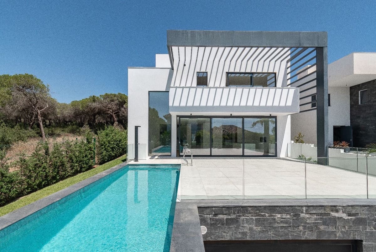 6 bedroom Villa for sale in Marbesa with pool garage - € 3,900,000 (Ref: 8035370)