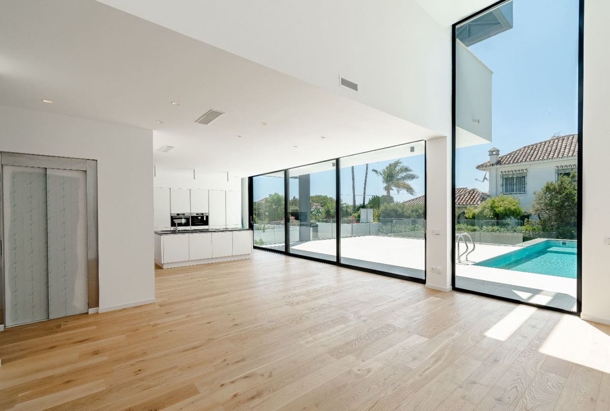 6 bedroom Villa for sale in Marbesa with pool garage - € 3,900,000 (Ref: 8035370)