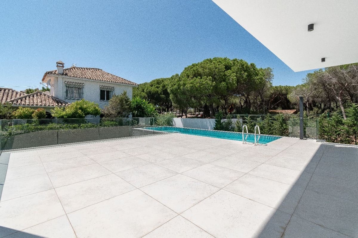 6 bedroom Villa for sale in Marbesa with pool garage - € 3,900,000 (Ref: 8035370)