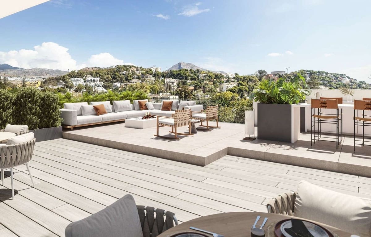 2 bedroom Beach Apartment for sale in Malaga city with pool garage - € 895,000 (Ref: 8072561)