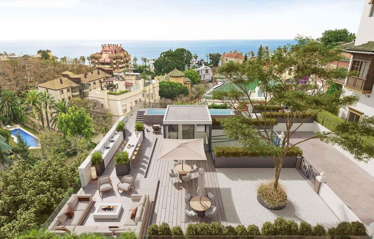 2 bedroom Beach Apartment for sale in Malaga city with pool garage - € 895,000 (Ref: 8072561)