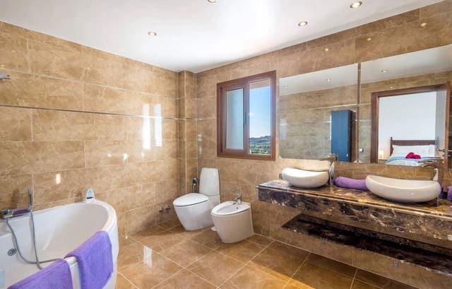 5 soverom Villa til salgs i La Sierrezuela, Mijas med svømmebasseng garasje - € 1 579 000 (Ref: 8086623)