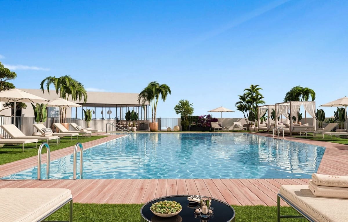 2 soverom Penthouse til salgs i Los Monteros med svømmebasseng garasje - € 645 000 (Ref: 8116770)