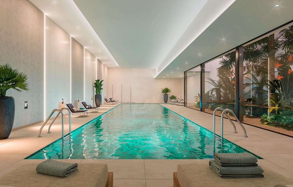 2 soverom Penthouse til salgs i Los Monteros med svømmebasseng garasje - € 645 000 (Ref: 8116770)