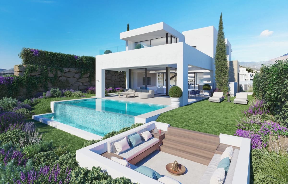 3 bedroom Villa for sale in Estepona with pool garage - € 1,550,000 (Ref: 8193262)