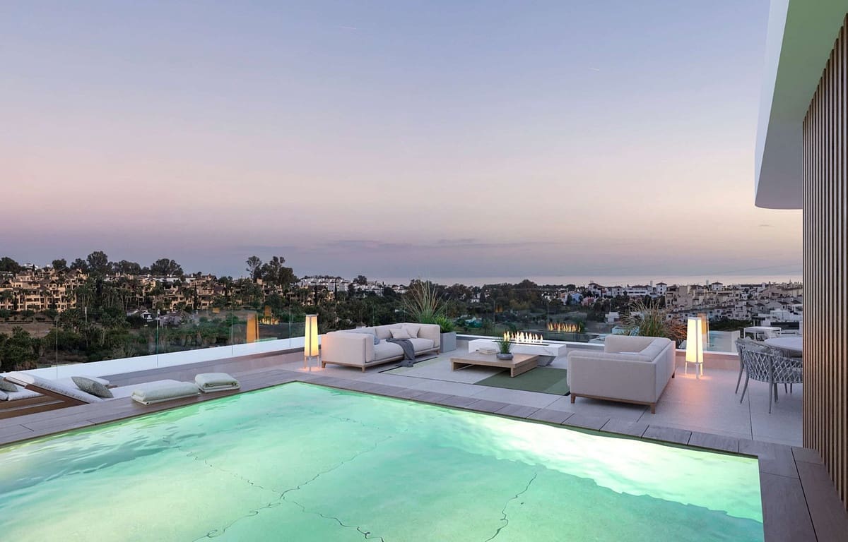 4 soveværelse Semi-Rækkehus til salg i Estepona med swimmingpool garage - € 1.510.000 (Ref: 8243702)