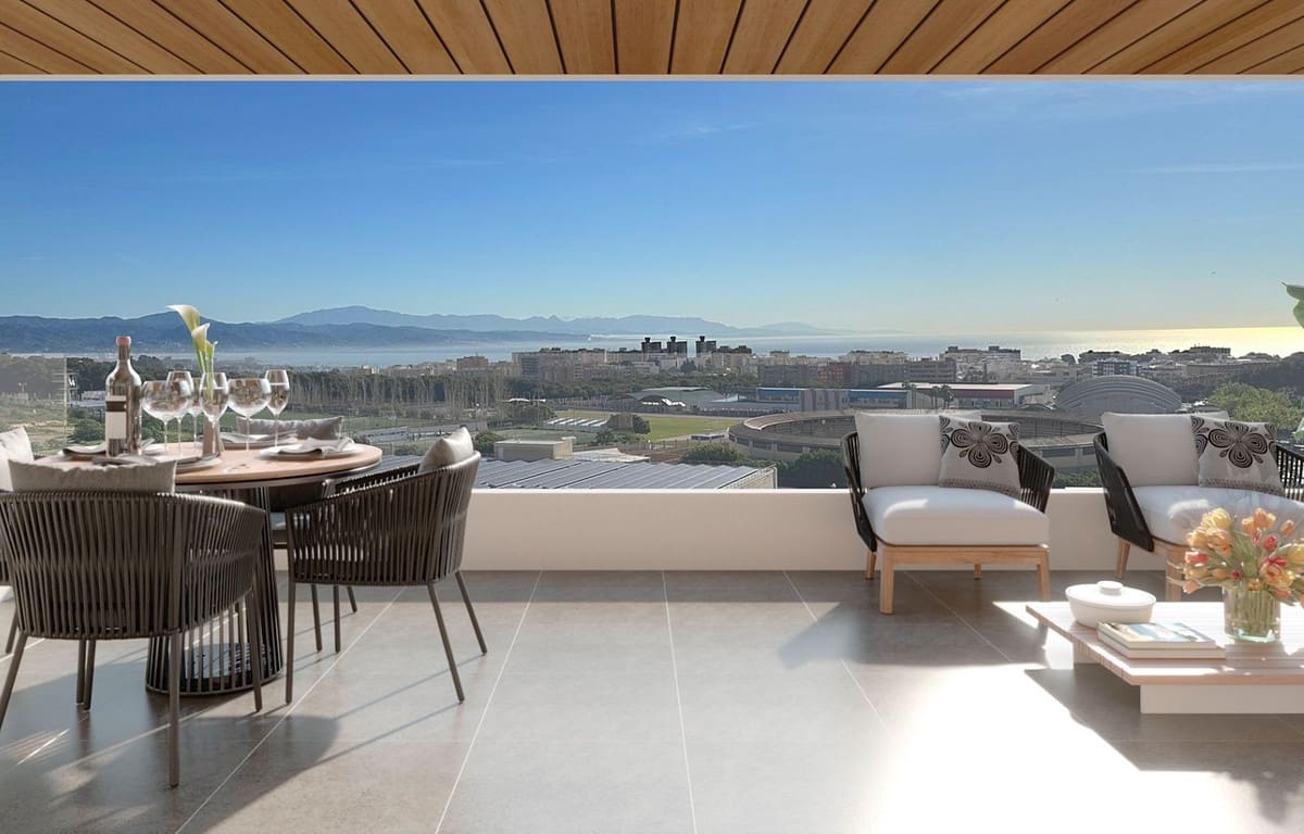 Apartamento de 3 habitaciones en Torremolinos en venta con piscina garaje - 554.500 € (Ref: 8408314)