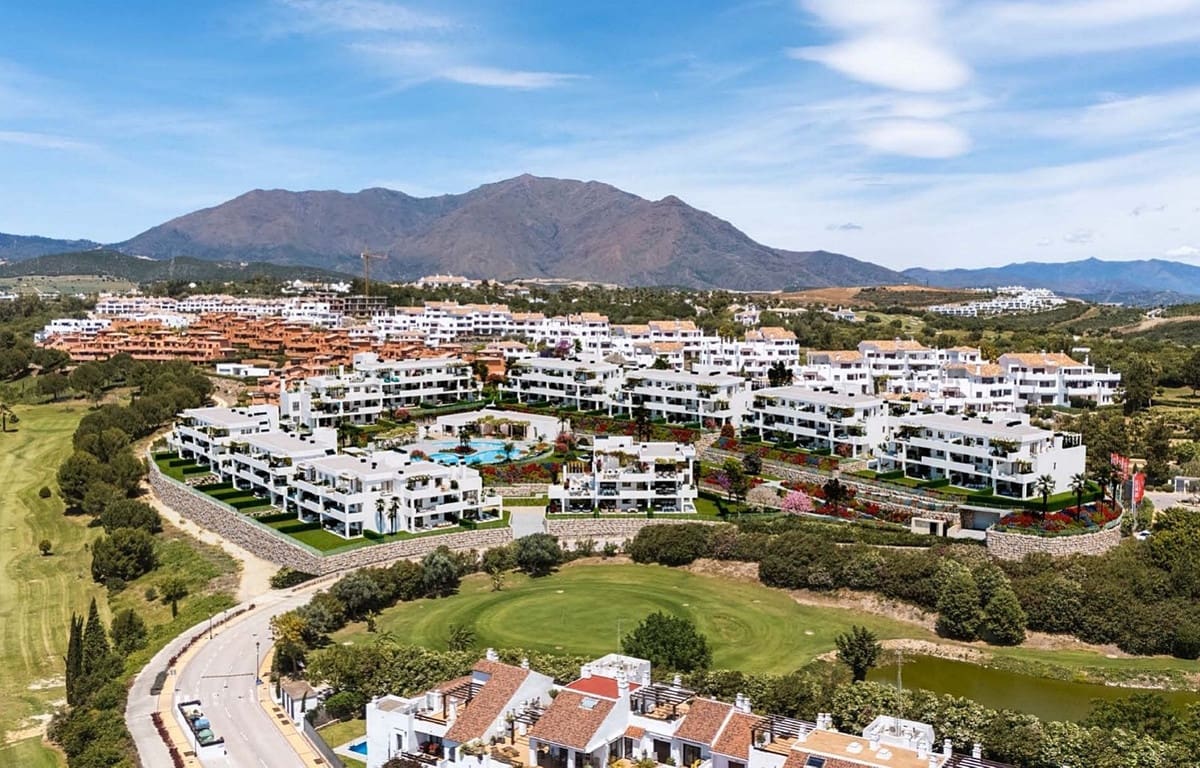 2 bedroom Apartment for sale in Casares with pool garage - € 446,000 (Ref: 8444388)